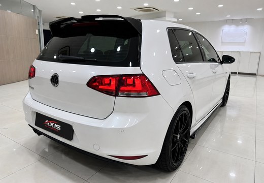 2016 Volkswagen Golf photo 2
