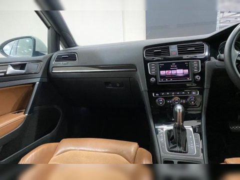 2016 Volkswagen Golf photo 18